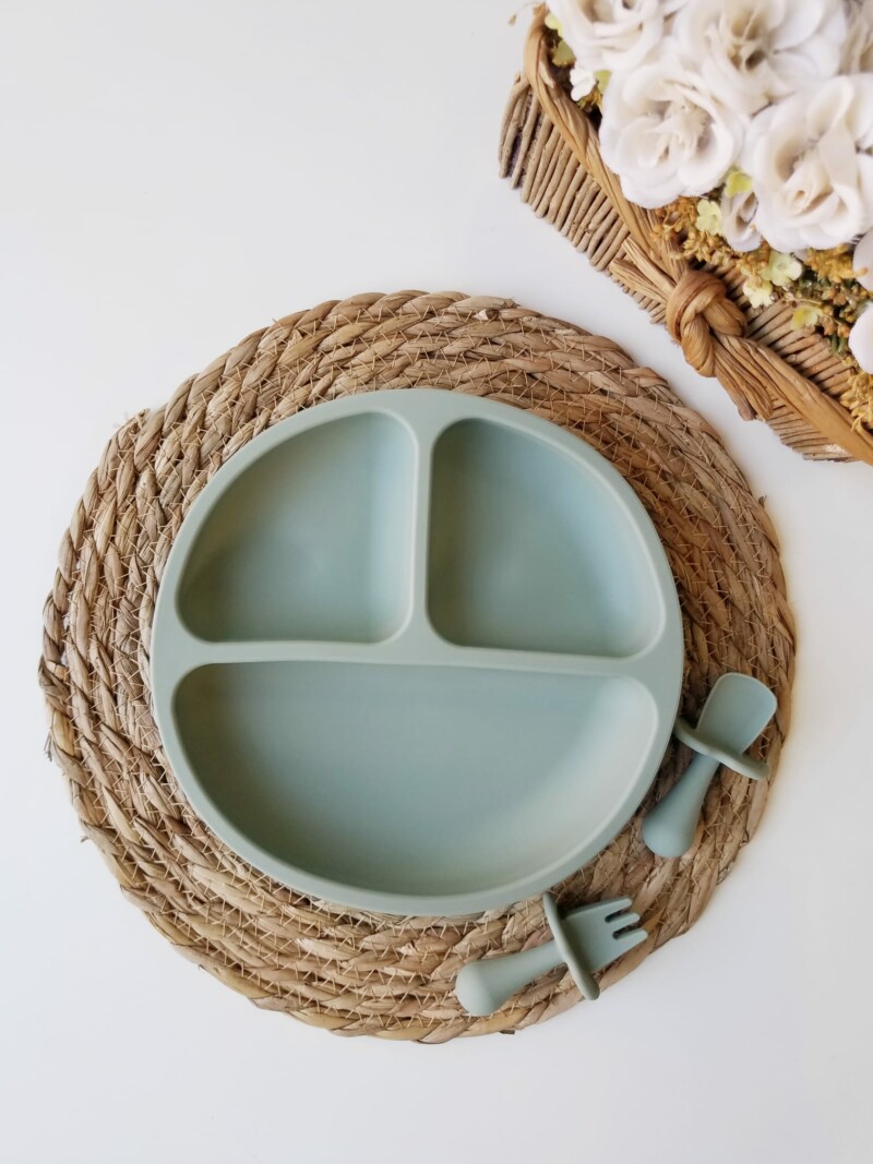 Plato Silicona con cubiertos Verde