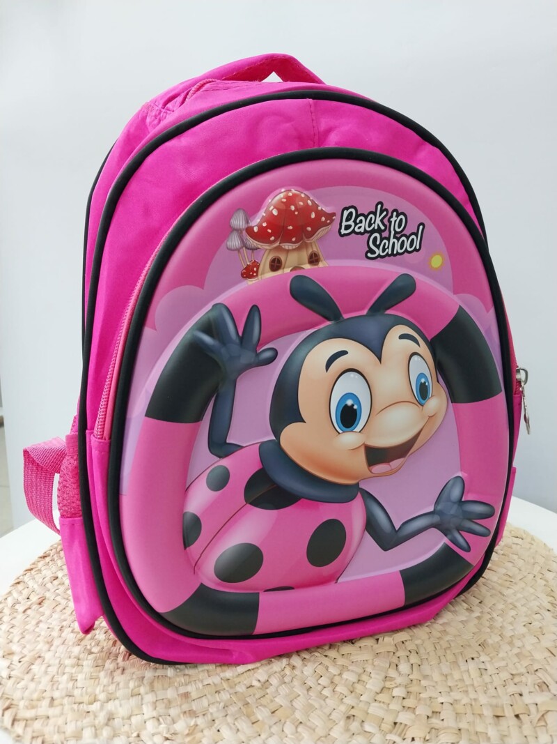 Mochila Diseño 3D - 2 Cierres - Tapa Dura - Medidas 32 de alto x 25 cm de ancho .